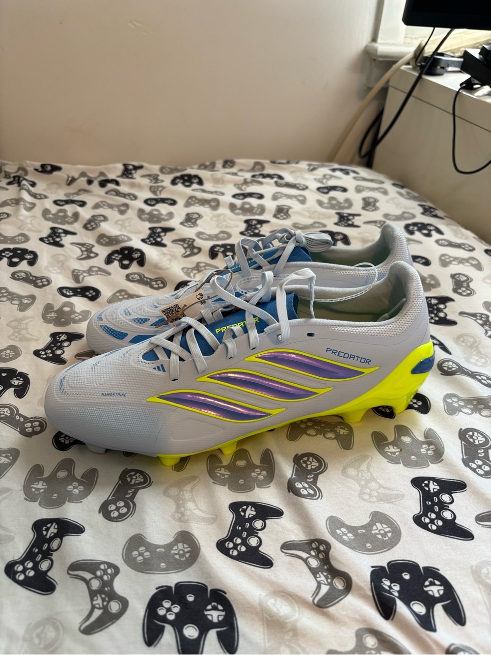 Adidas Predator League FG football boots in white & blue Size 9.5